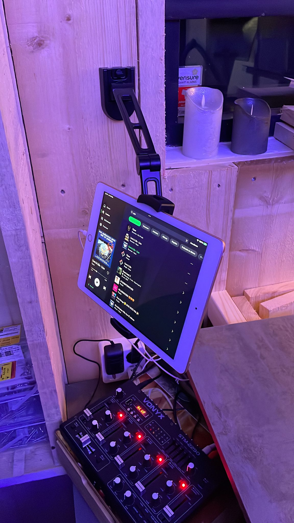 Wolff Mount TVB-92 tablet mount – product view